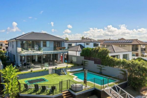 Luxury Family Friendly Home in Surfers Paradise